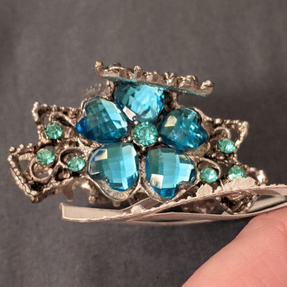NWT! GORGEOUS Hair Clip - Picture 2 of 11